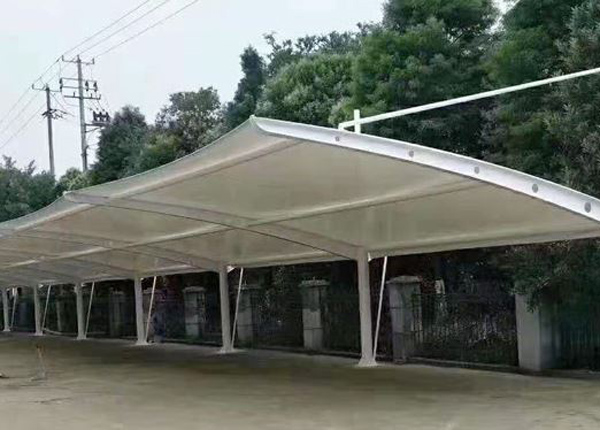 呼和浩特膜結構汽車(chē)車(chē)棚如何預防積水